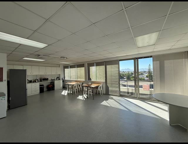 562.40M² OFFICE TO LET IN TYGER VALLEY
